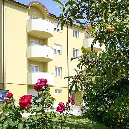 Apartments Verde Premantura Exterior photo